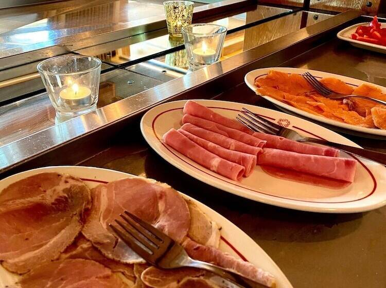 Hotel Rundhaug Gjestegard