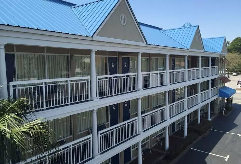 Motelli Mystic Sea Resort