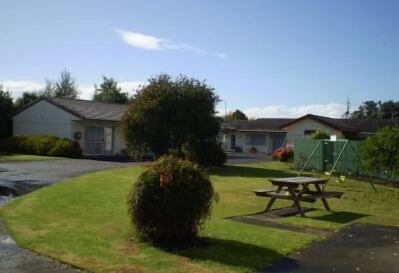 Мотель Takanini Park Motor Lodge