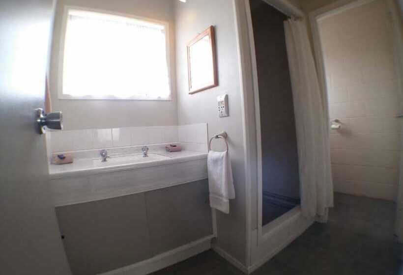 Мотель Takanini Park Motor Lodge