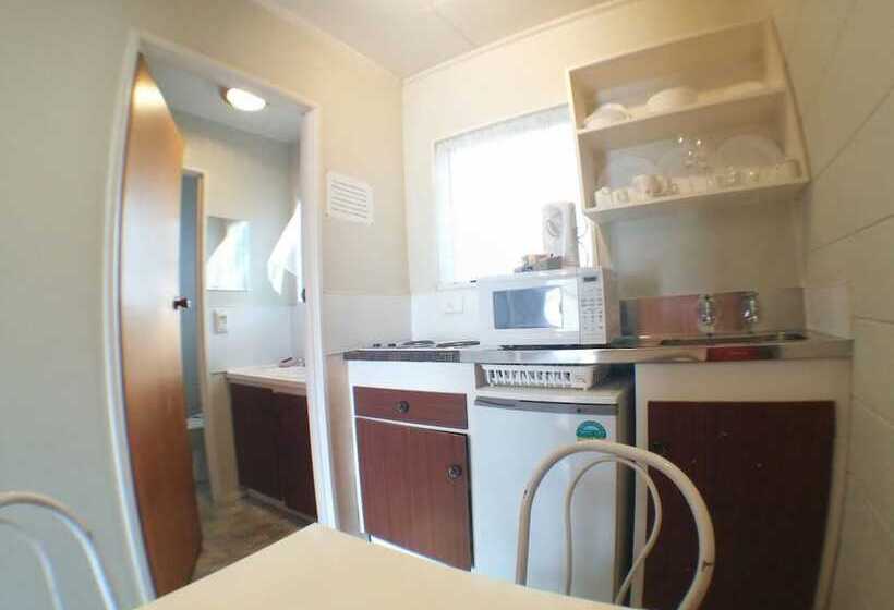 Мотель Takanini Park Motor Lodge