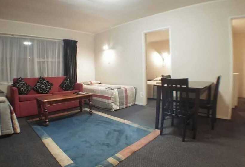 Мотель Takanini Park Motor Lodge