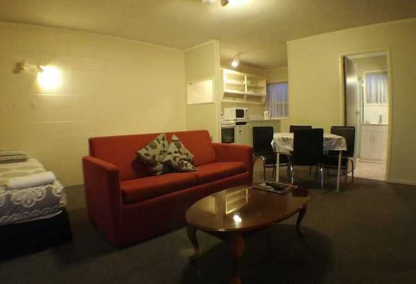 Мотель Takanini Park Motor Lodge