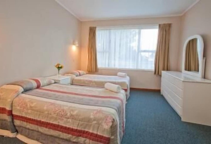 Мотель Takanini Park Motor Lodge