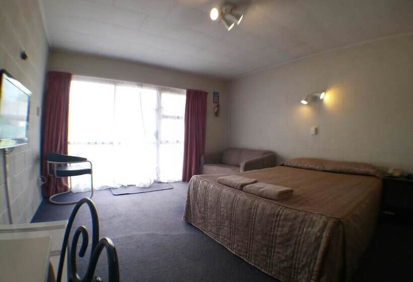 Мотель Takanini Park Motor Lodge