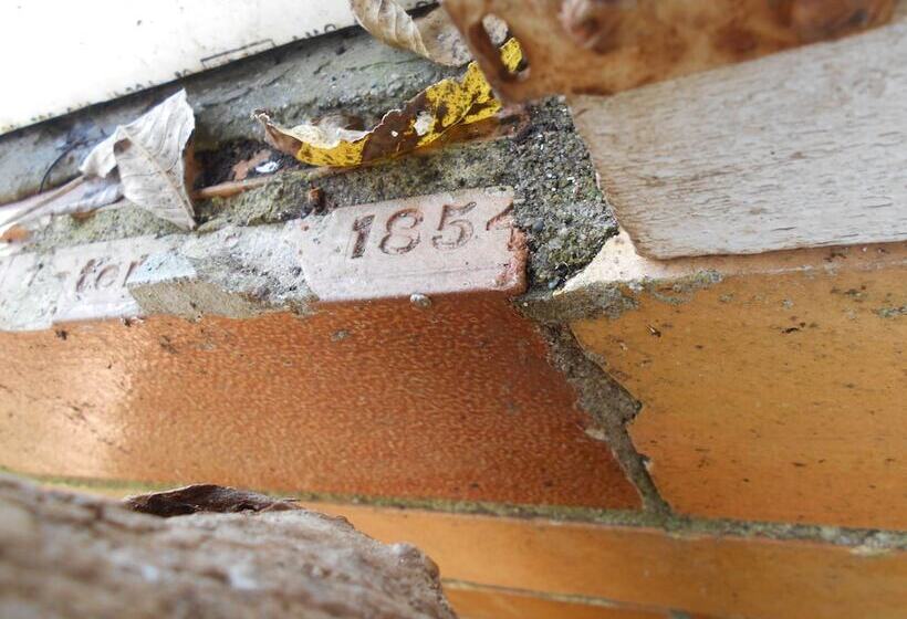 Nelsonville Hotel   Hostel