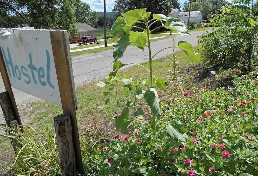 Nelsonville Hotel   Hostel