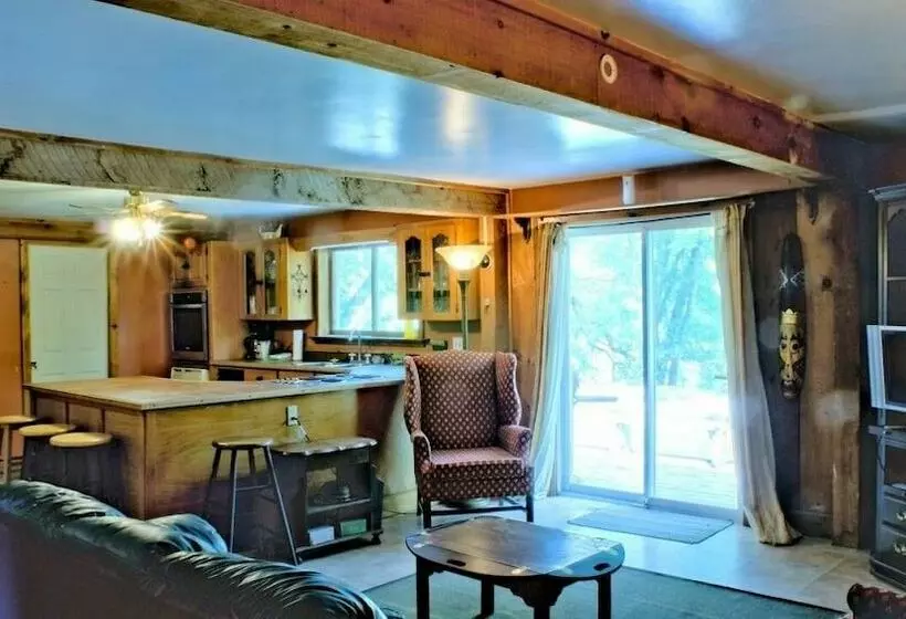 ペンション Allan Mills Cottage