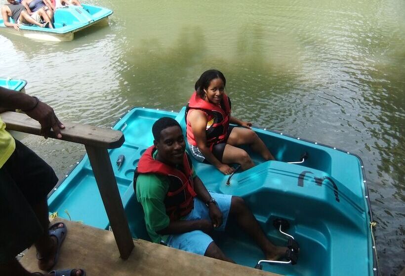 פנסיון Serenity Lodges Dominica