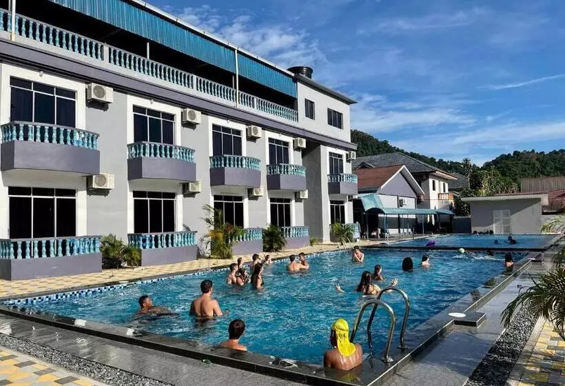 בית מלון כפרי Suria Beach Resort