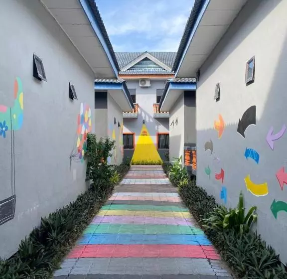 בית מלון כפרי Suria Beach Resort