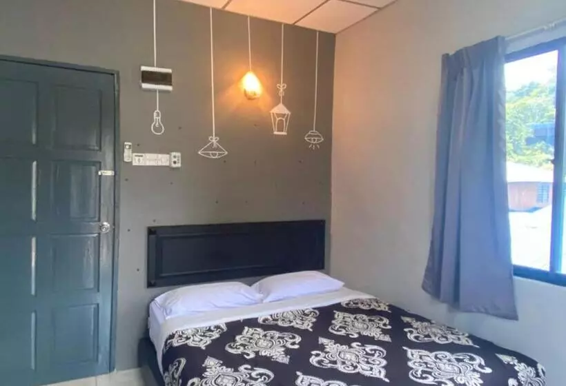 בית מלון כפרי Suria Beach Resort