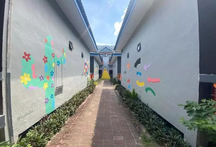 בית מלון כפרי Suria Beach Resort