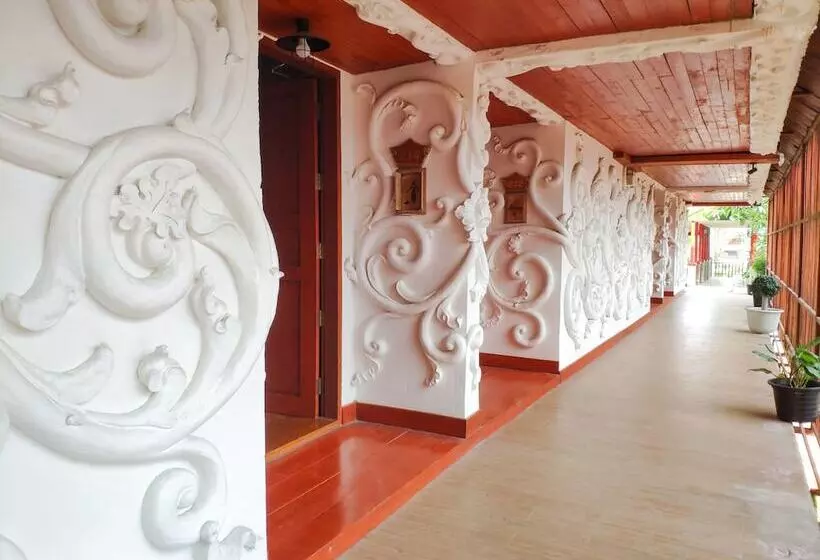 Отель The Chaya Resort And Spa