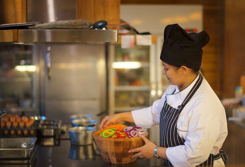 בית מלון כפרי The Chaya Resort And Spa