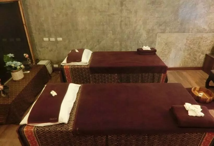 Отель The Chaya Resort And Spa