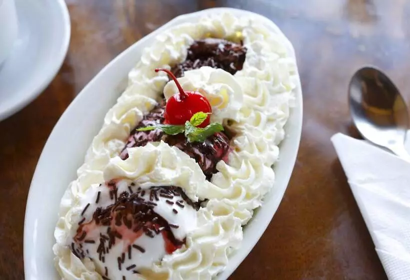 ホテル The Visala Boutique Suites Seminyak