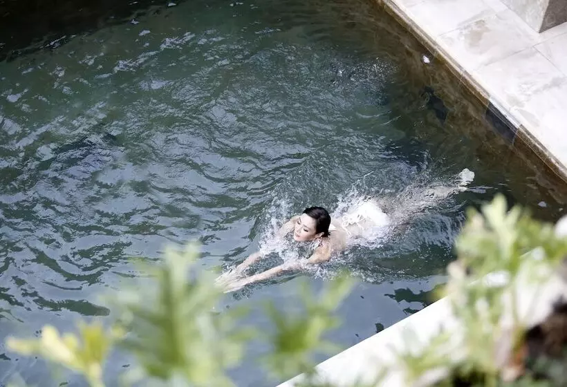 ホテル The Visala Boutique Suites Seminyak