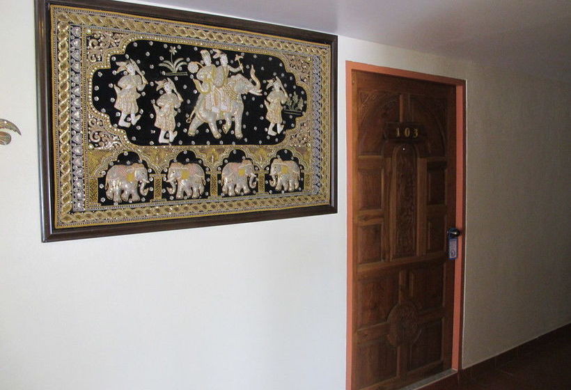 بنسيون Aura House