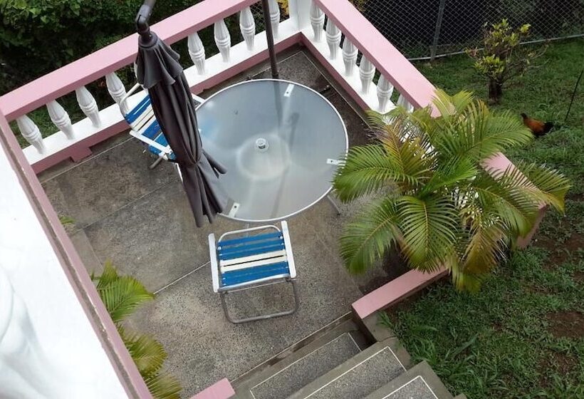 پانسیون Top Ranking Hill View Guesthouse