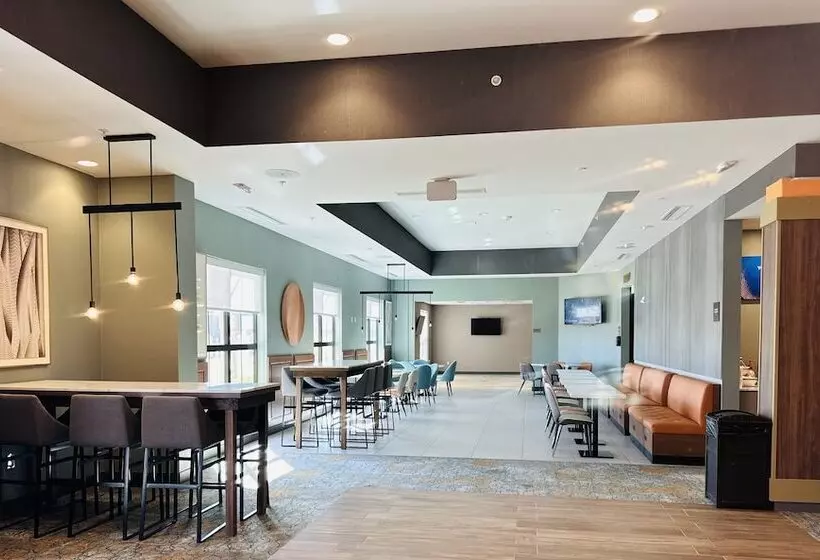 ホテル Comfort Suites Cheyenne