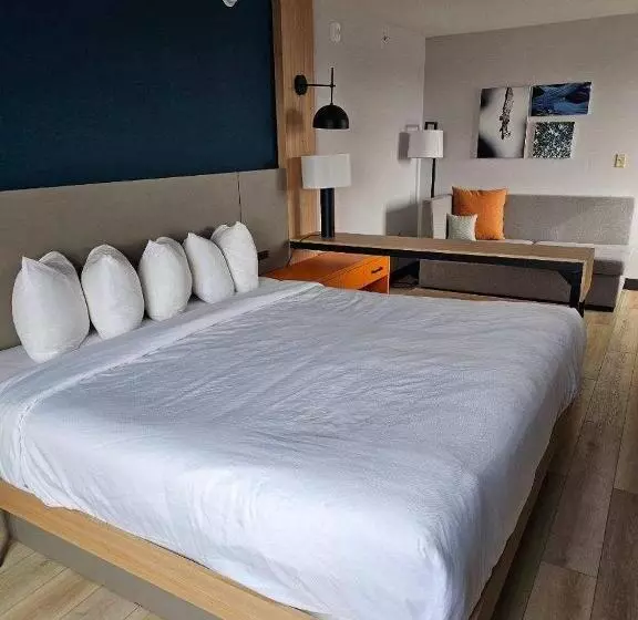 ホテル Comfort Suites Cheyenne