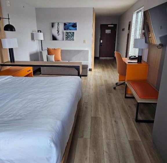 هتل Comfort Suites Cheyenne