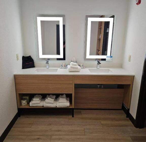 هتل Comfort Suites Cheyenne