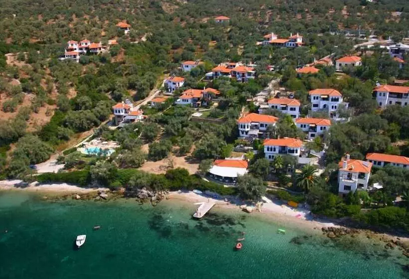 Hotelli Diplomats Holidays