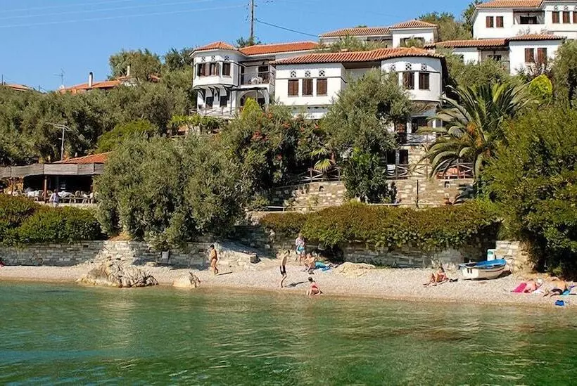 Hotelli Diplomats Holidays