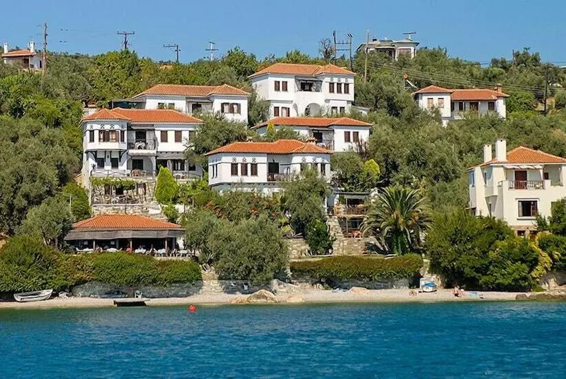 Hotelli Diplomats Holidays