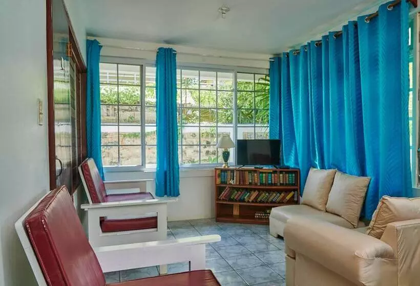 هتل The Yellow Bird