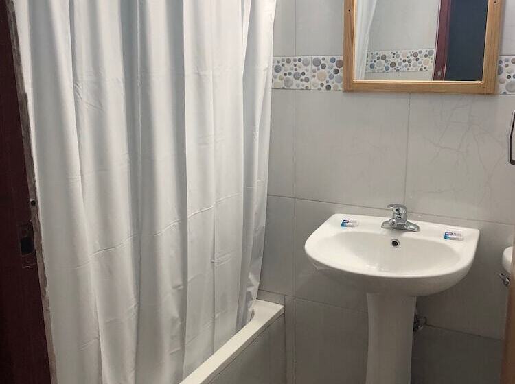 هتل The Yellow Bird