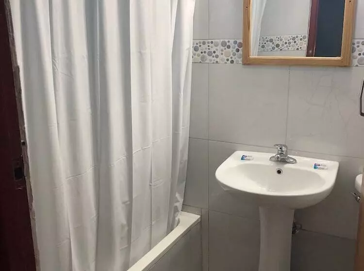 هتل The Yellow Bird