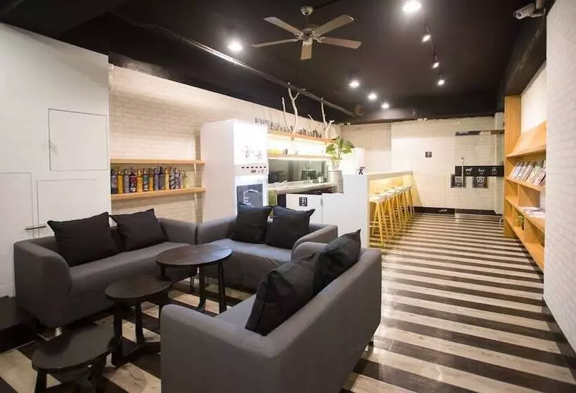 Fun Inn Taipei Hostel