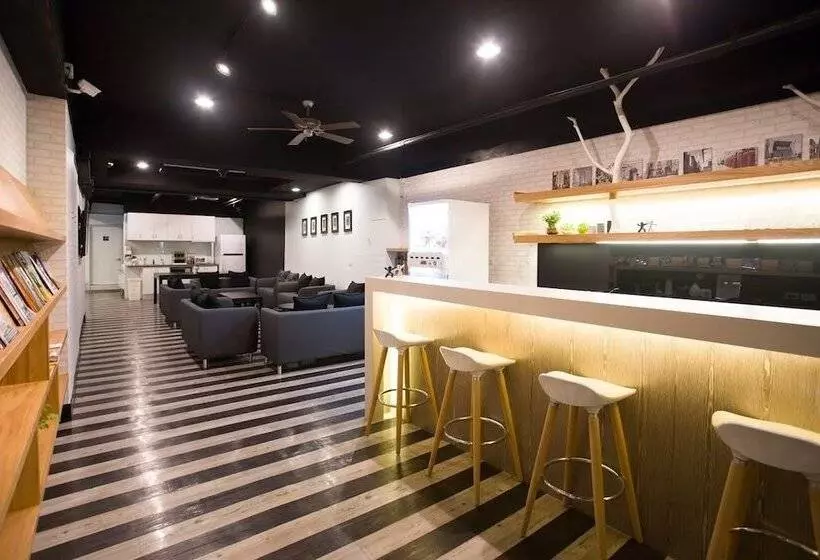 Fun Inn Taipei Hostel
