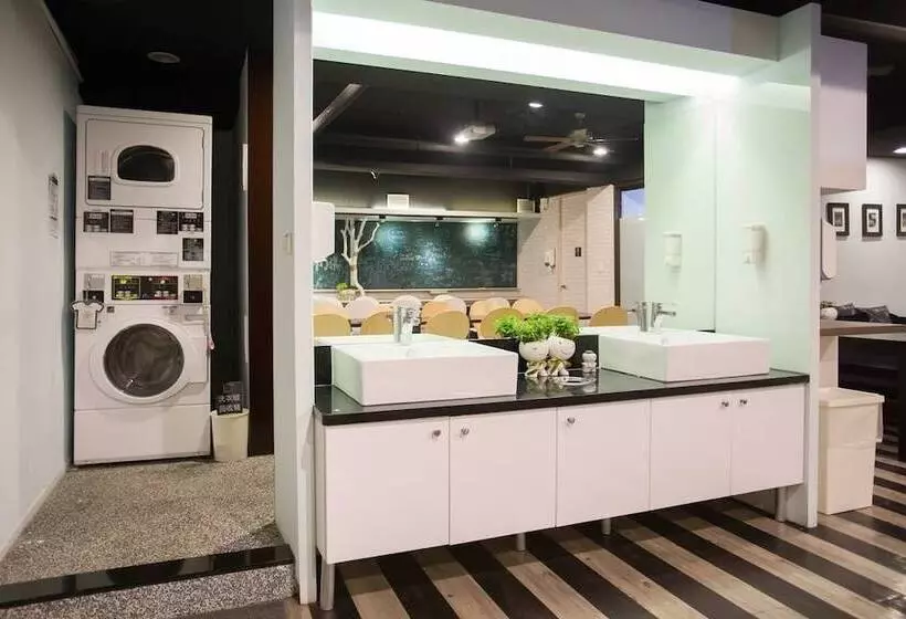 Fun Inn Taipei Hostel