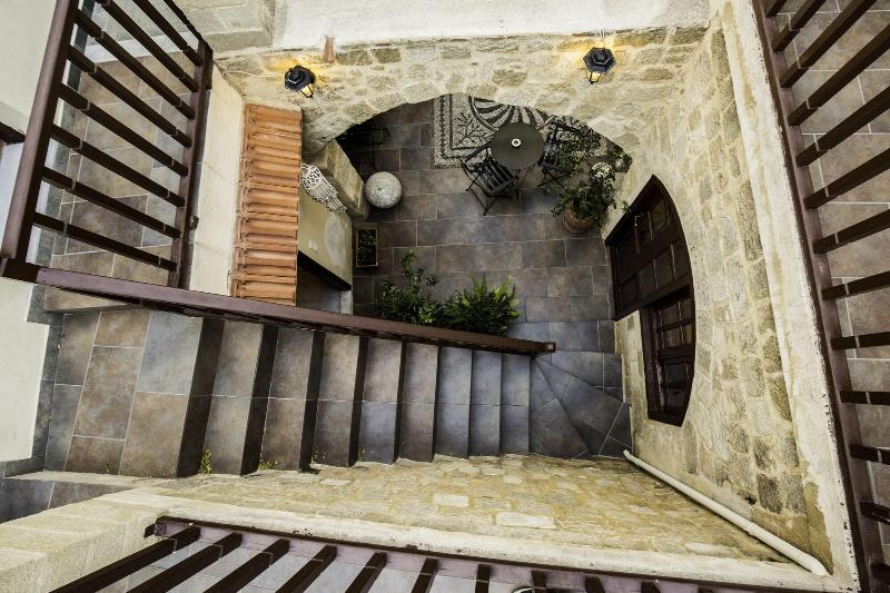 فندق Camelot Traditional & Classic