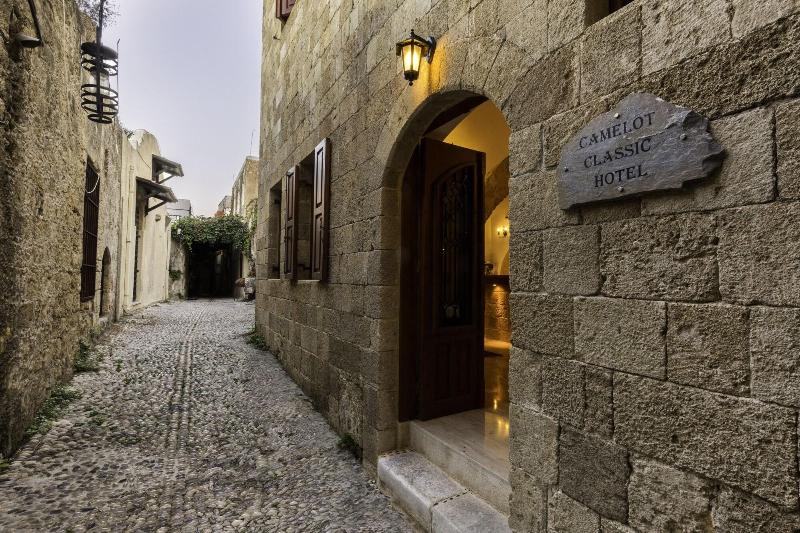 فندق Camelot Traditional & Classic