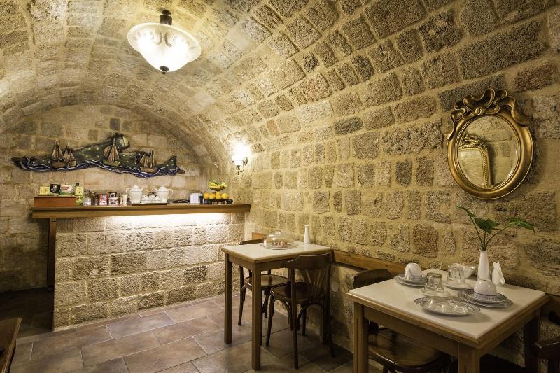 فندق Camelot Traditional & Classic