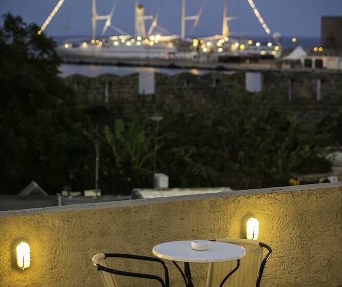 فندق Camelot Traditional & Classic