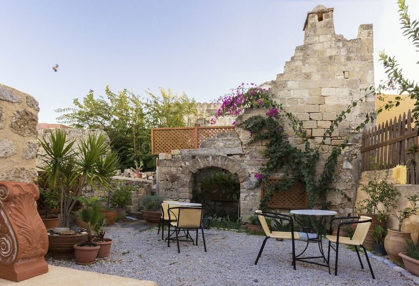 فندق Camelot Traditional & Classic