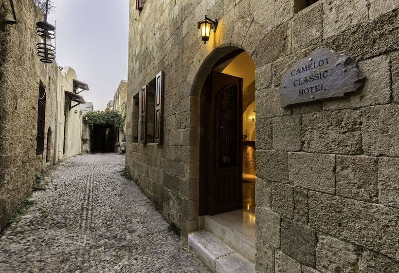 فندق Camelot Traditional & Classic