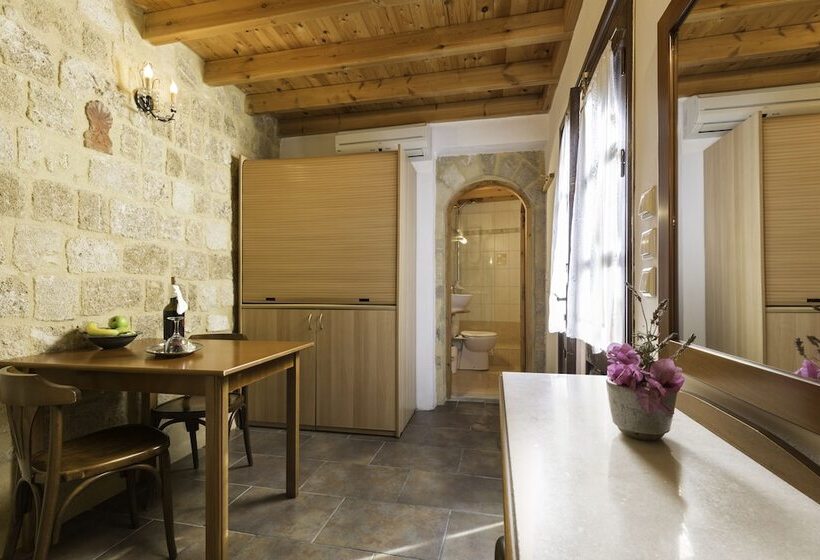 فندق Camelot Traditional & Classic