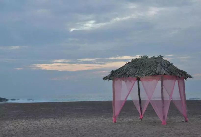 فندق Laya Safari Resorts & Spa