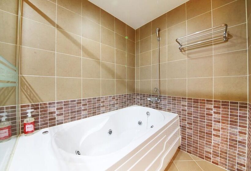 בית מלון כפרי Carlton