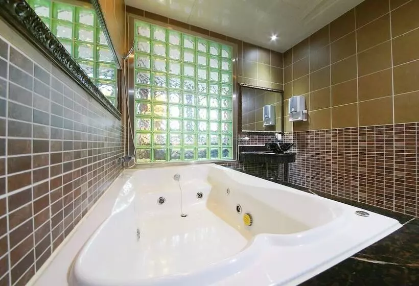 בית מלון כפרי Carlton