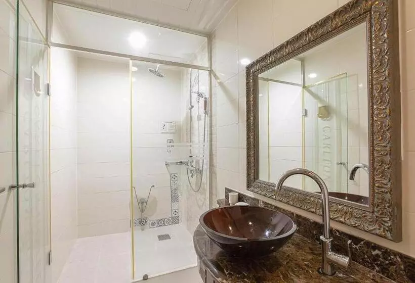 בית מלון כפרי Carlton