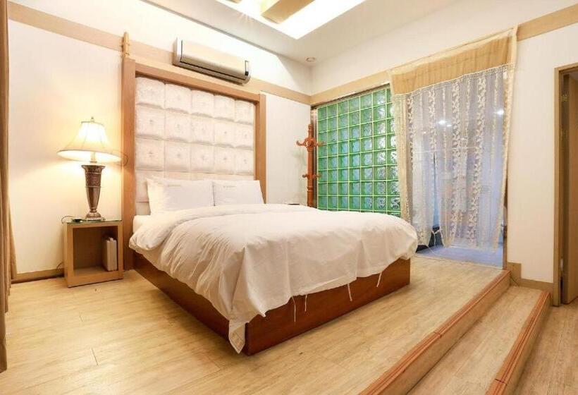 בית מלון כפרי Carlton