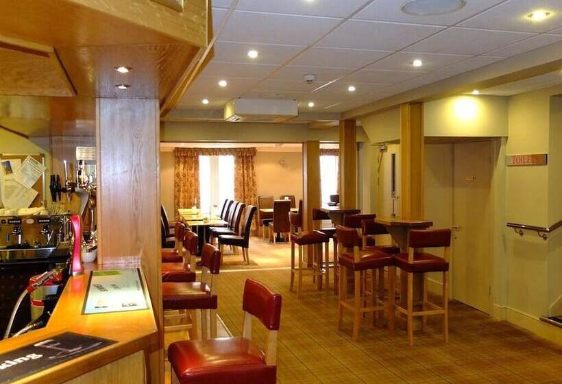 فندق The Golden Lion